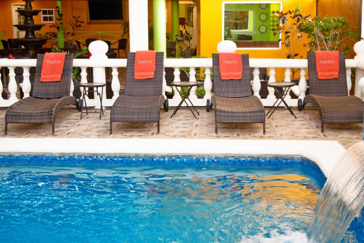 سكاربورو Beverly'S Oasis Suites المظهر الخارجي الصورة