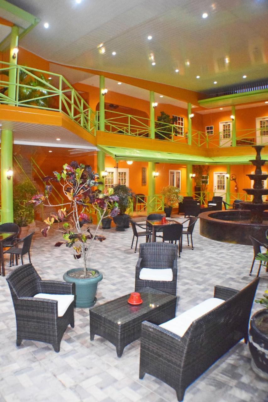 سكاربورو Beverly'S Oasis Suites المظهر الخارجي الصورة